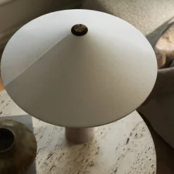 Futé 400 bordslampa cream