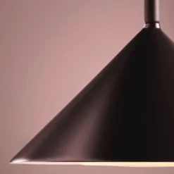 Grasp H47 portabel bordslampa matt beetroot