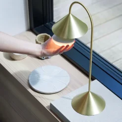 Grasp H47 portabel bordslampa solid brass