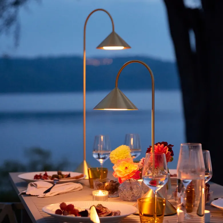 Grasp H47 portabel bordslampa solid brass