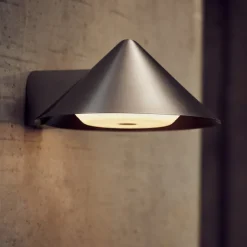 Grasp vägglampa brushed aluminium