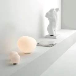 Gregg media bordslampa vit med dimmer