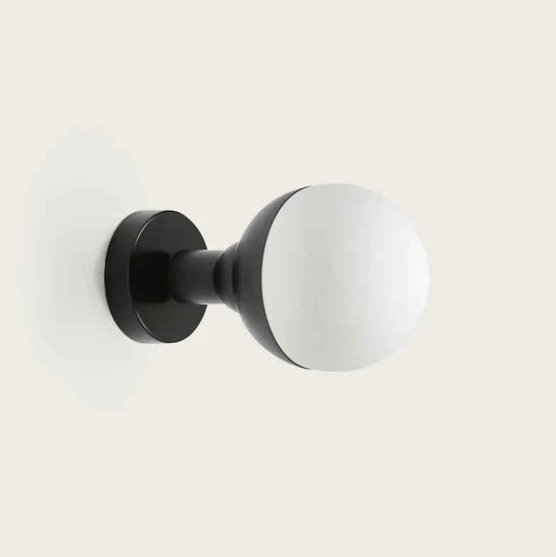 Helmet vägglampa svart
