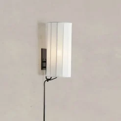 Hikari vägglampa vit/svart