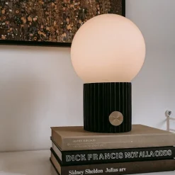 Hubble 15 bordslampa svart/mässing