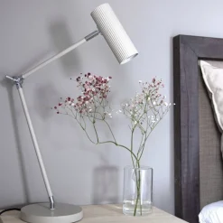 Hubble Read bordslampa vit/krom