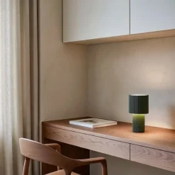 Iluma portabel bordslampa olivgrön