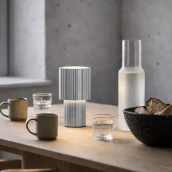Iluma portabel bordslampa silver