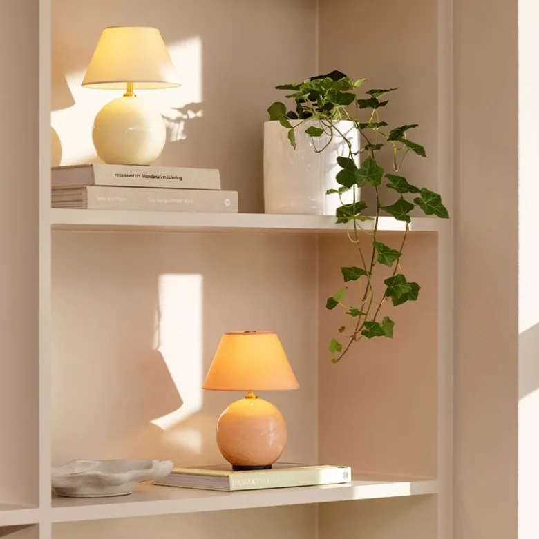 Iris 16 portabel bordslampa creme