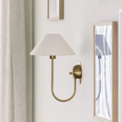 Iris vägglampa creme/borstad mässing