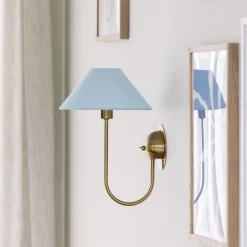 Iris vägglampa duvblå/borstad mässing