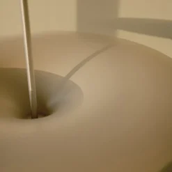 Kantarell Ø60 taklampa nickelpläterad/vit
