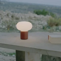 Karl-Johan Portable bordslampa Earth Red