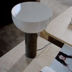 Kizu large bordslampa svart marmor