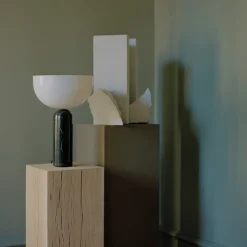 Kizu large bordslampa svart marmor