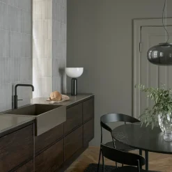 Kizu large bordslampa svart marmor