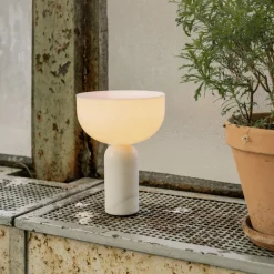 Kizu portable bordslampa White Marble