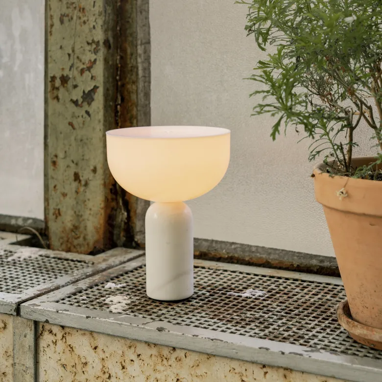 Kizu portable bordslampa White Marble