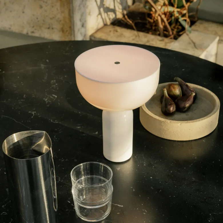 Kizu portable bordslampa White Marble