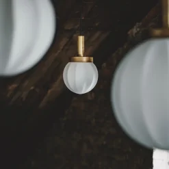 Klyfta Ø160 taklampa råmässing/matt opalglas