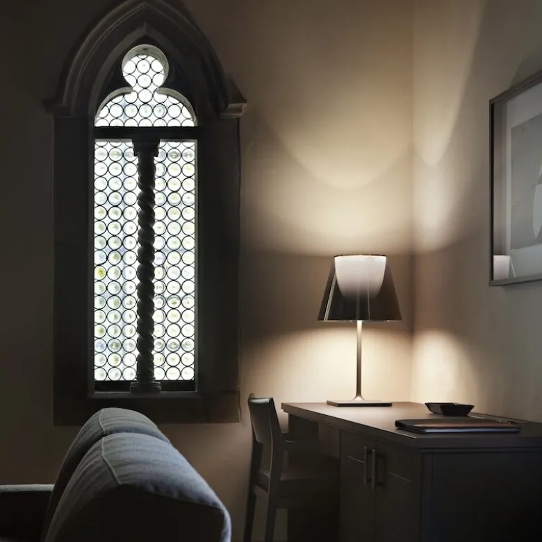 Ktribe T2 bordslampa fumée