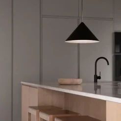 Kuro 45 taklampa svart