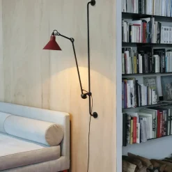 Lampe Gras N°214 vägglampa conic svart/röd