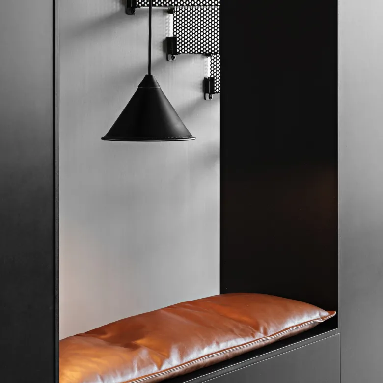 Leather Cone Namibia Ø25 taklampa black