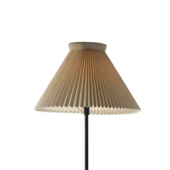 Le Klint 334H golvlampa svart/buttermilk