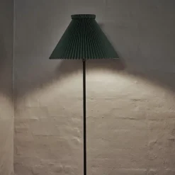 Le Klint 334H golvlampa svart/moss green