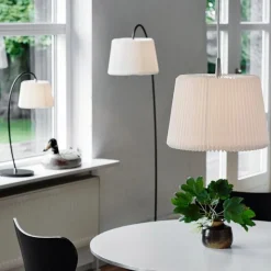 Le Klint 320 snowdrop golvlampa