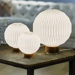 Le Klint 375 XS bordslampa papperskärm/rökt ek