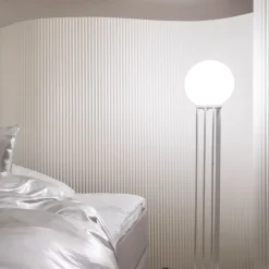 Libreria golvlampa vit strukturlack/opalglas