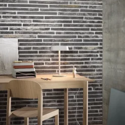 Linear bordslampa svart
