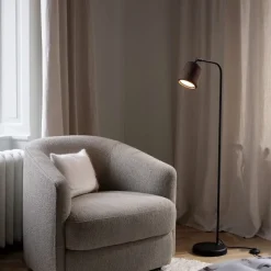 Material golvlampa ljusgrå betong/svart