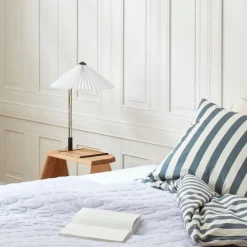 Matin 300 bordslampa white/brass