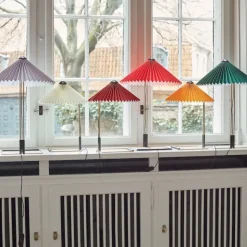 Matin 380 bordslampa yellow/brass