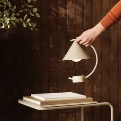 Meridian bordslampa svart