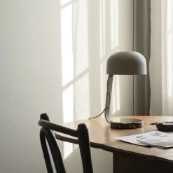 Milly bordslampa beige