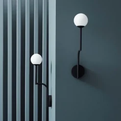 Mobil 46 Vägglampa svart/opal