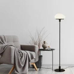 New August golvlampa svart/vit