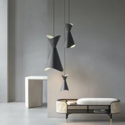 Ninotchka 195 taklampa svart