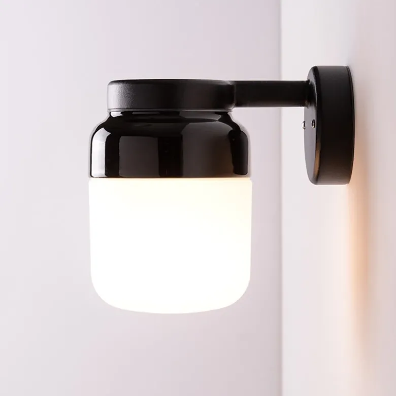 Ohm 140/205 vägglampa IP44 E27 svart/matt opal