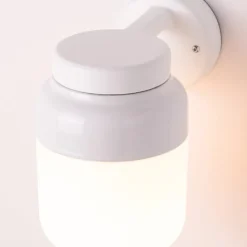 Ohm 140/205 vägglampa IP44 E27 vit/matt opal