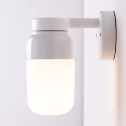 Ohm 100/210 vägglampa IP44 E27 vit/matt opal