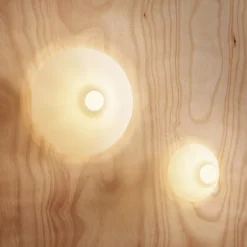 Ono 350 flush mount tak/vägglampa white opal acrylic