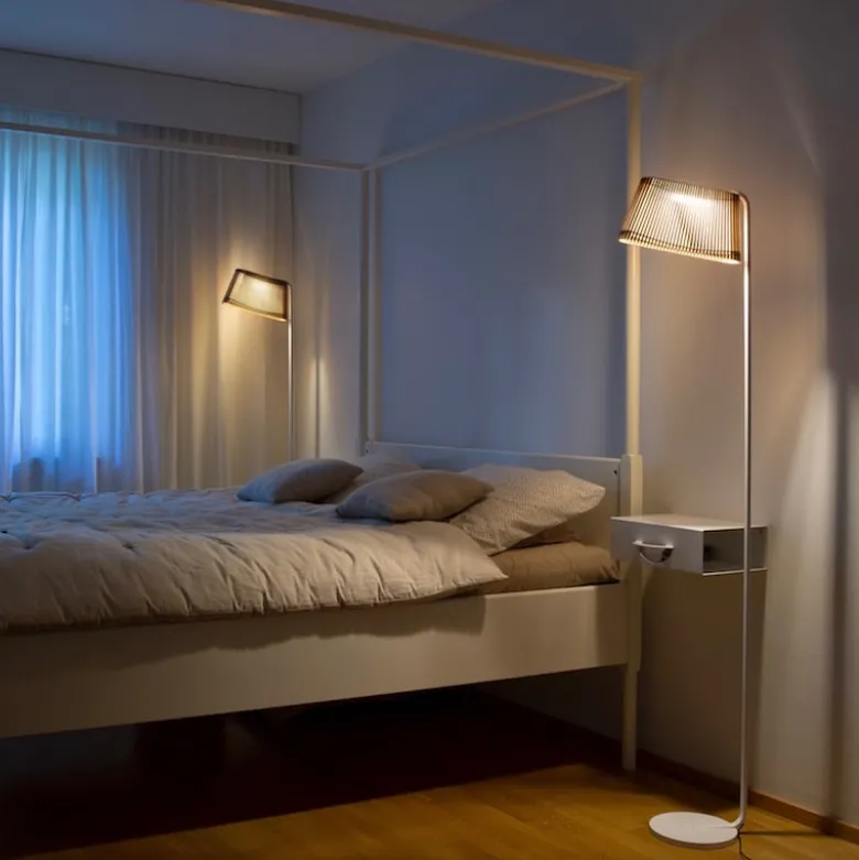 Owalo 7010 golvlampa valnöt