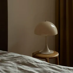 Panthella 320 Bordslampa opal beige