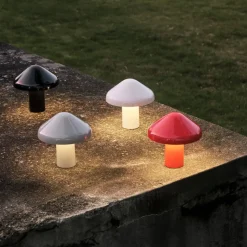 Pao portable bordslampa svart