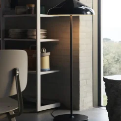 Pao steel golvlampa soft black